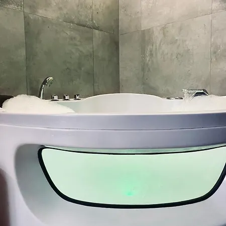 Premium Jacuzzi For Couples, Old Town Lejlighed