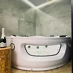 Premium Jacuzzi For Couples, Old Town * קרקוב