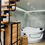 Lägenhet Premium Jacuzzi For Couples, Old Town *