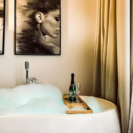 Apartment Premium Jacuzzi For Couples, Old Town