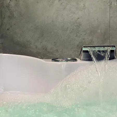 Premium Jacuzzi For Couples, Old Town *